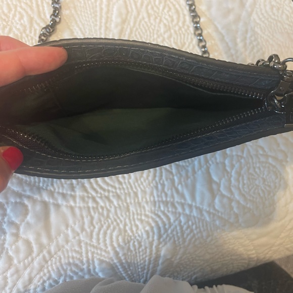Kelly Wynne Designer Brand purse. Removable strap for a clutch! - Picture 2 of 3